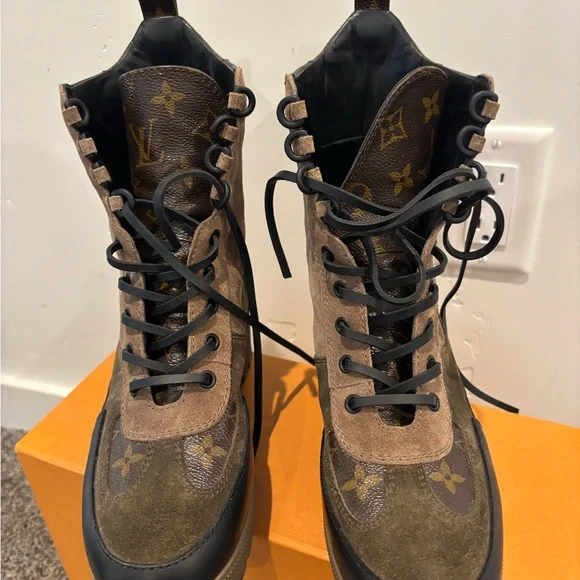 Louis Vuitton Women's Laureate Platform Desert Boots - Picture 3 of 5